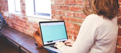 Vodafone, Tim, Wind, Fastweb, Eolo, offerte Internet per studenti: navigare al massimo risparmiando