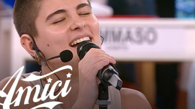 Amici, spoiler speciale 5 dicembre: Nicol e Rea in sfida, ospiti De Sica e Giordana Angi.