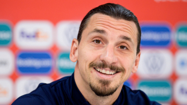 Zlatan Ibrahimovic aurait propos&eacute; ses services au PSG pour devenir directeur sportif - Source : Twitter
