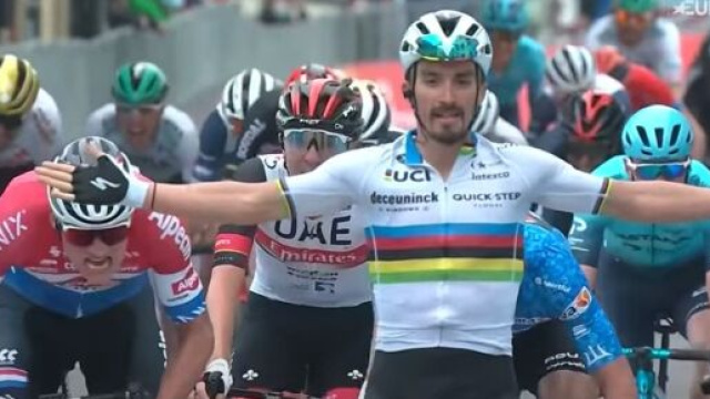 Julian Alaphilippe vince la tappa di Chiusdino alla scorsa Tirreno - Adriatico.