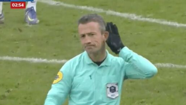 L'arbitre de la rencontre entre le Stade Poitevin et Lens ce dimanche en Coupe de France - Source : France 3