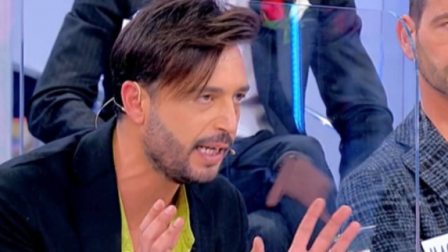 Uomini e Donne, Armando e le accuse intime