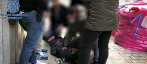 Detienen al hombre que apuñaló a un niño de 7 años en un colegio de Madrid (Vídeo)