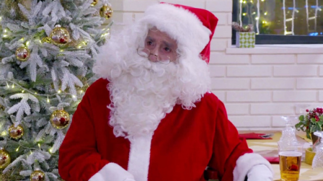 Un posto al sole, Patrizio Rispo in versione Babbo Natale.