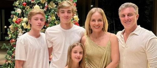 Ang&eacute;lica celebra o Natal ao lado da fam&iacute;lia (Reprodu&ccedil;&atilde;o/Instagram/@angelicaksy)