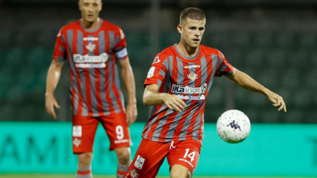 Crotone, idea Valzania a centrocampo