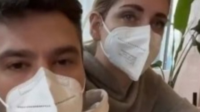 Fedez e Chiara Ferragni sui social: 'Siamo positivi al Covid.'