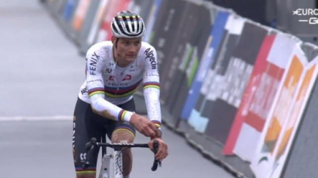Mathieu Van der Poel si &egrave; ritirato nel ciclocross di Heusden Zolder.