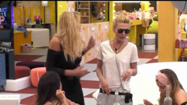 GF Vip, la produzione punisce i concorrenti per la scarsa igiene: ridotto il budget spesa.