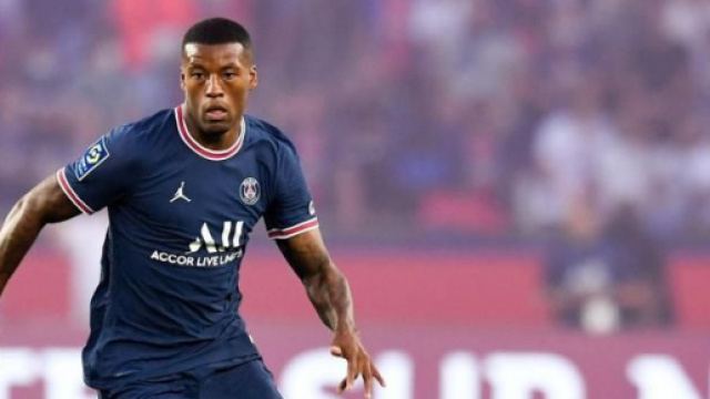 In foto Georginio Wijnaldum, centrocampista del Paris Saint Germain.