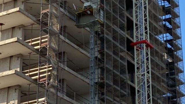 Tragedia sul lavoro a Roma, operaio cade da un'impalcatura.