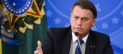 Bolsonaro anda demoto aqu&aacute;tica enquanto Bahia sofre com enchentes (Ag&ecirc;ncia Brasil)