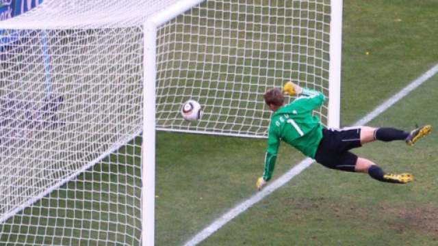Coupe du monde 2010 - Allemagne VS Angleterre, le tir de Frank Lampard a bien franchi la ligne Source : Page Twitter FR24 NEWS