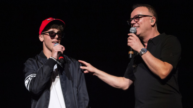 Amici: LDA disco d'oro, sui padre Gigi D'Alessio lo sostiene dispensato likes.