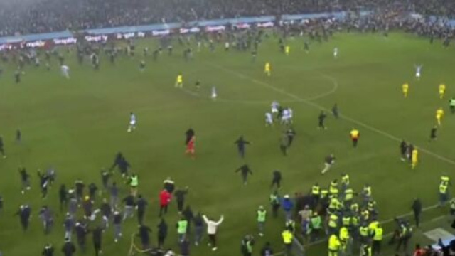 L'impressionnant envahissement de terrain &agrave; Malm&ouml; pour f&ecirc;ter le titre (capture YouTube)