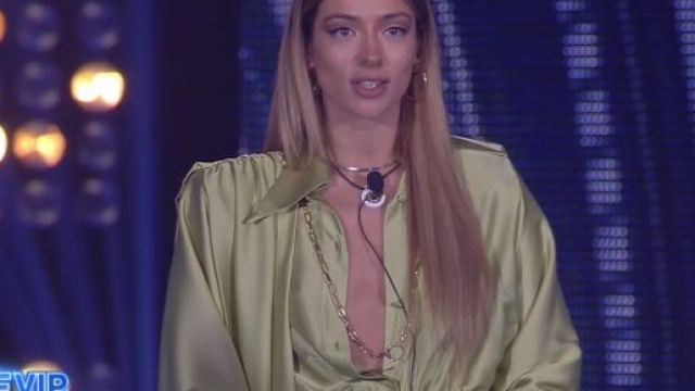 GFVip, Soleil rifila due di picche a Belli: 'Mi ha spiazzato, ma non c'&egrave; rischio' (Clip).