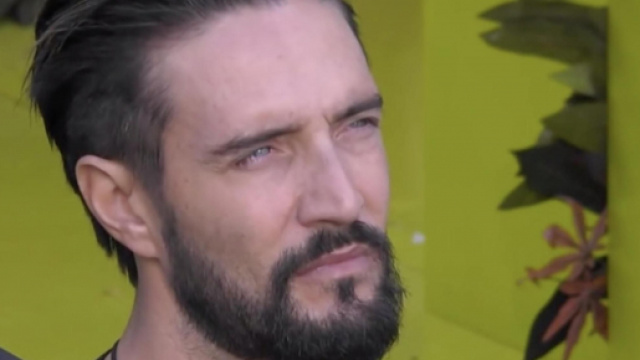 GF Vip, Alex Belli va in crisi.