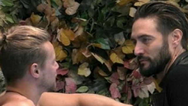 GFvip, Alex Belli a Davide Silvestri: 'Pensi che di te non mi sia anche innamorato?'