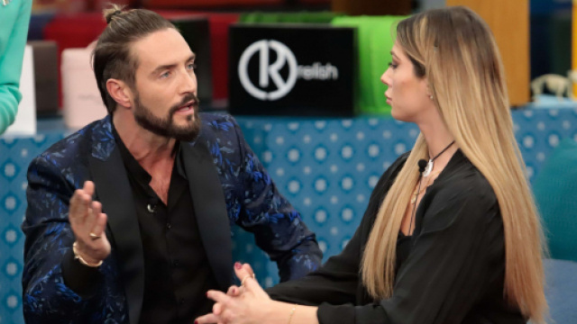 GF Vip, Soleil si dichiara ad Alex Belli.