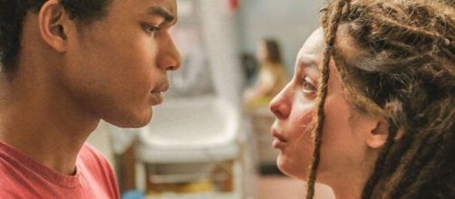 Ravi e Joy em 'Um Lugar ao Sol' (Reprodu&ccedil;&atilde;o/TV Globo)