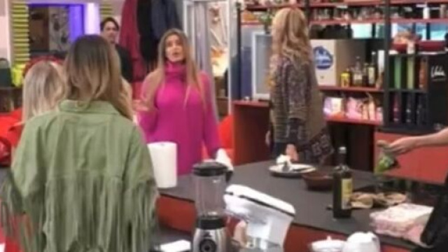 GFVip, Soleil litiga con Sophie: 'Sei pi&ugrave; piena di plastica che personalit&agrave;' (Video).