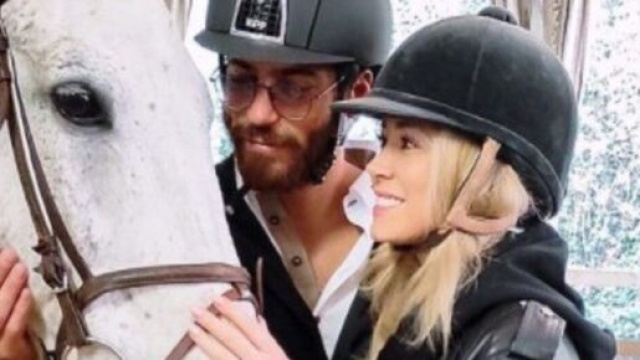 Can e Diletta: anche lei pubblica su Instagram il primo post che li ritrae insieme.