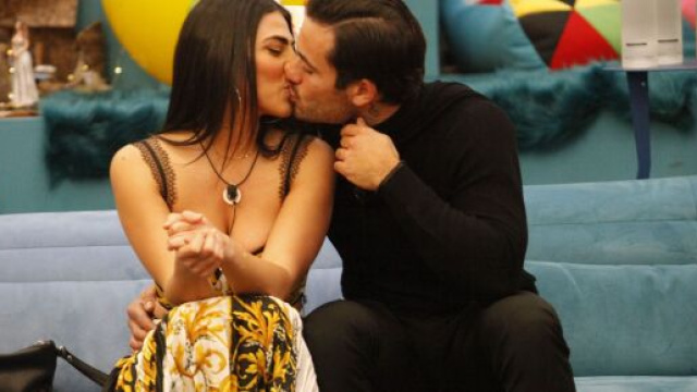 Grande Fratello Vip: Pretelli avrebbe detto 'ti amo' a Giulia.