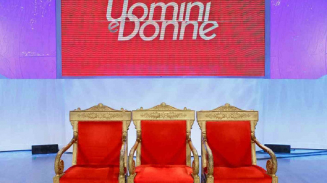 UeD, Samantha si presenta ai telespettatori: 'Quei chili li ringrazier&ograve; sempre'.