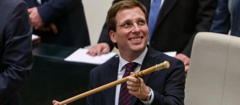 El alcalde Almeida critica a Pablo Iglesias como estrategia para desestabilizar al Gobierno