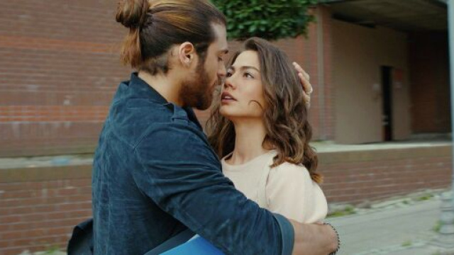 Daydreamer, trame al 19 febbraio: Divit 'raccomanda' Aydın e affronta Yigit.