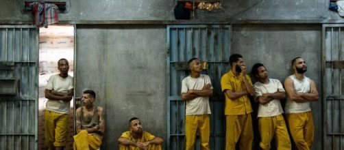 2&ordf; Temporada de 'Carcereiros' contou com um elenco de peso. (Reprodu&ccedil;&atilde;o/GloboPlay)