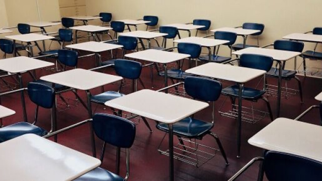Concorsi pubblici: riprendono prove in presenza previo tampone negativo e distanze.