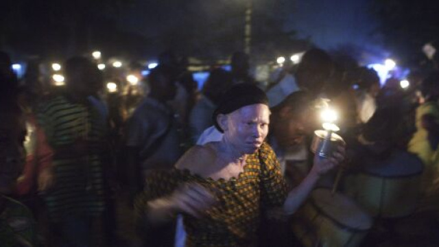 Condannati a morte gli assassini dello scrittore in Bangladesh.