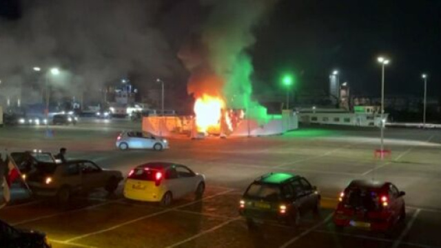 Olanda: la polizia si scontra coi manifestanti.