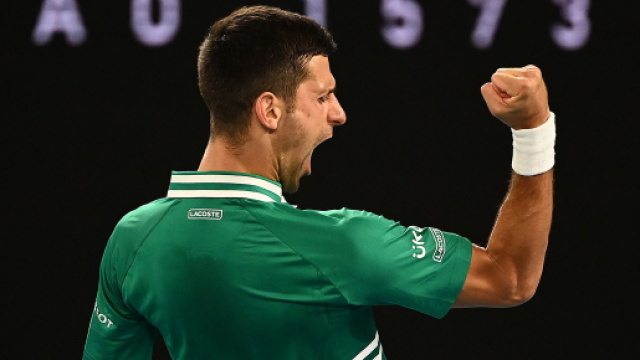 Novak Djokovic in azione agli Australian Open- Photo Credit: via Twitter, @SupertennisTv