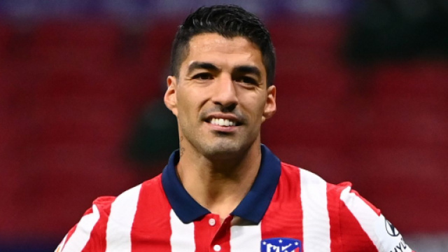 Suarez pu&ograve; svincolarsi gi&agrave; in estate: la Juve spera - Foto: Goal.com