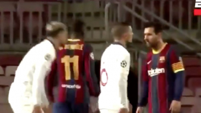 Leo Messi et Leo Paredes en plein conflit lors de Bar&ccedil;a v PSG. &copy;capture ESPN