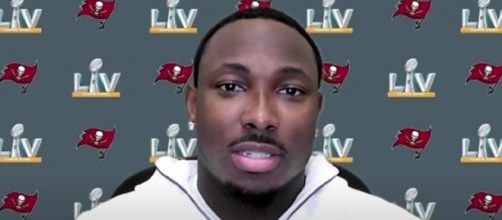 Buccaneers rusher LeSean McCoy declares Tom Brady can play 5 more years: &lsquo;He&rsquo;s dialed in&rsquo;. [&copy;Tampa Bay Buccaneers/YouTube]