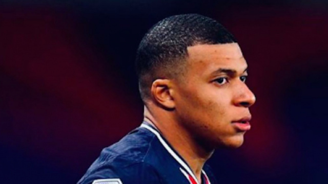 Mbapp&eacute; offre son maillot &agrave; Khabib Nurmagomedov, Damien Rieu s'en prend &agrave; lui. &copy;Instagram k.mbappe