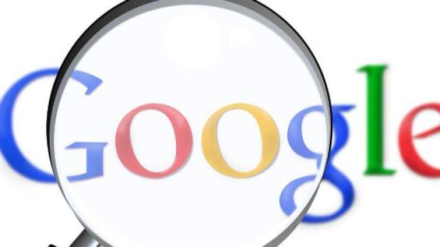 Foto di Simon da Pixabay, marchio Google