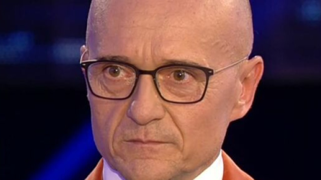 Grande Fratello Vip, chiesti provvedimenti per Signorini.