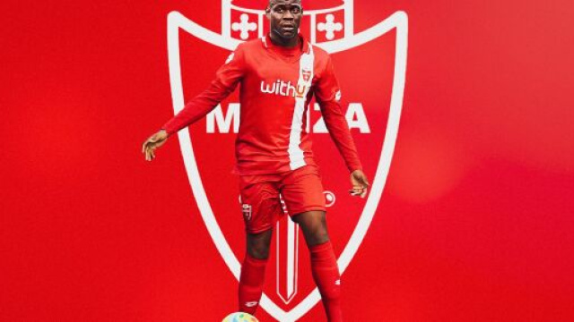 Balotelli con la maglia del Monza.