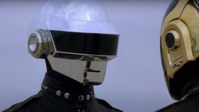 I Daft Punk annunciano lo scioglimento tramite un video YouTube.