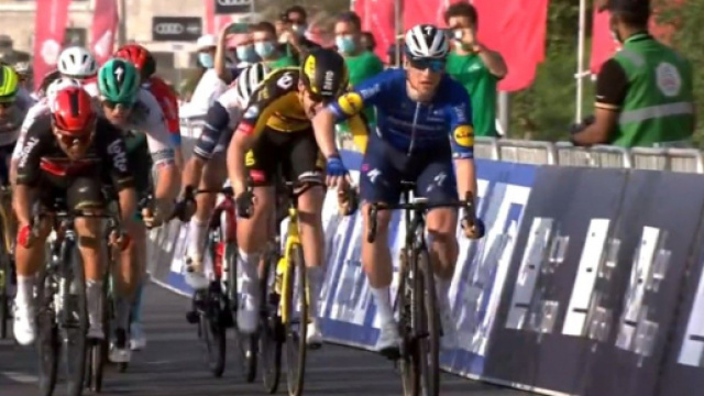 La vittoria di Sam Bennett nella quarta tappa dell'UAE Tour