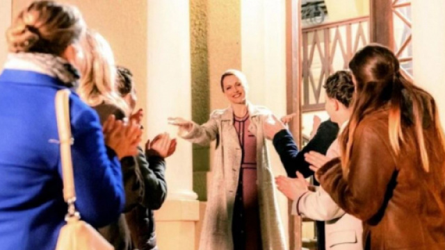 Tempesta d'amore, trame tedesche: Rosalie trascurer&agrave; il legame con Michael per la carriera politica.