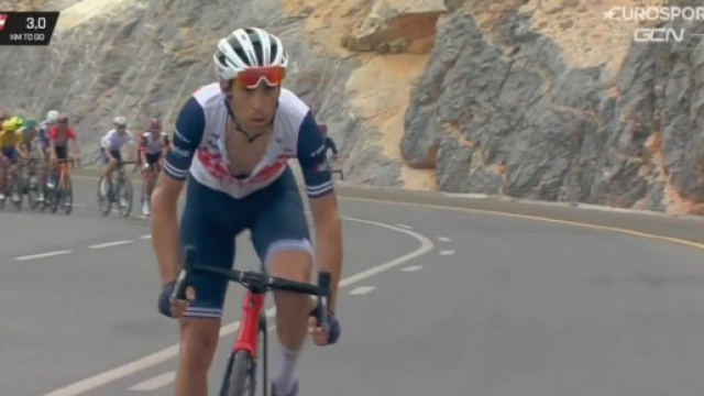 L'attacco di Vincenzo Nibali sulla salita di Jebel Jais
