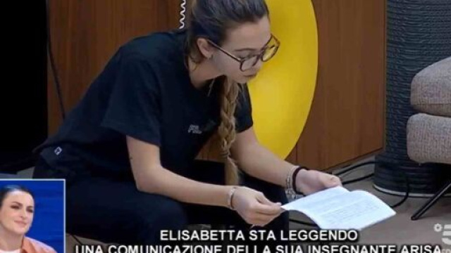 Amici 20, anticipazioni del 27/02: cinque concorrenti sospesi, ospite Benjamin Mascolo.