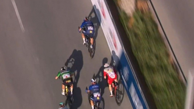 La volata vincente di Sam Bennett a Palm Jumeirah.