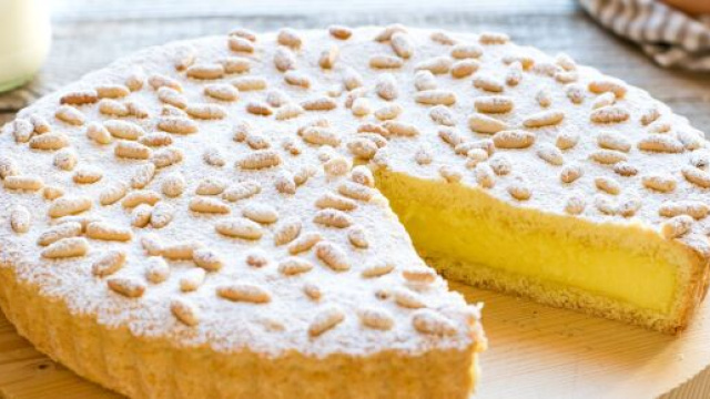 Torta della nonna, un dolce della tradizione sempre molto gustoso.