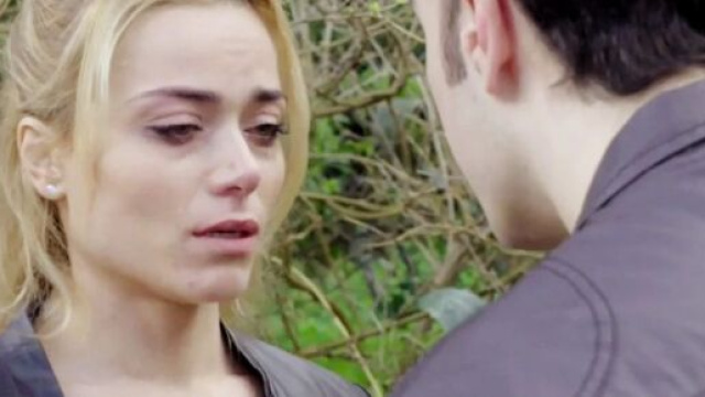 Un posto al sole, spoiler al 5 marzo: Clara bacia Patrizio, Franco paga i debiti di Nunzio
